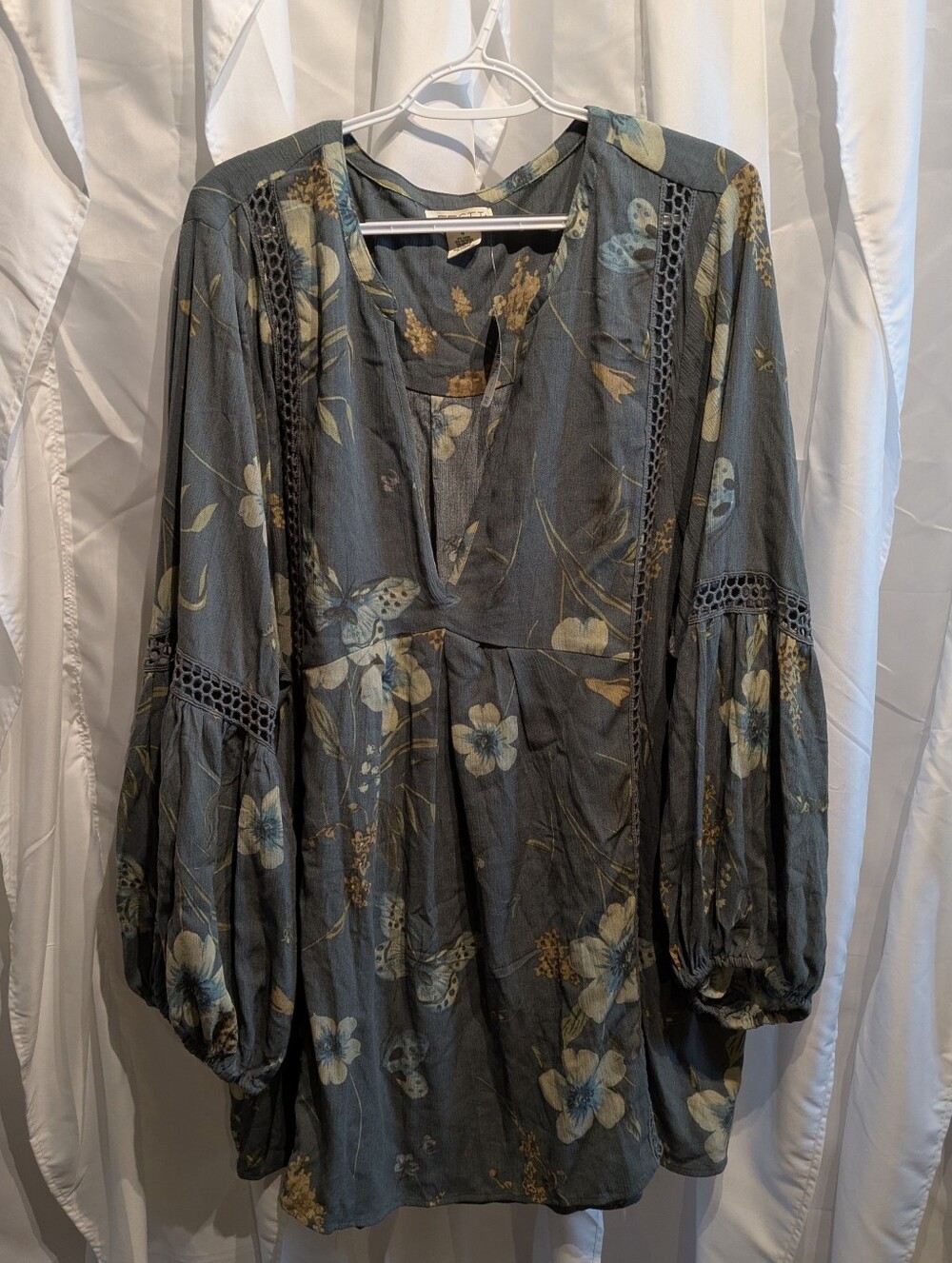 D3 Torrid Festi Inset Gauze Oversized Tunic 4X 4  Floral Denim Blue Boho NWT